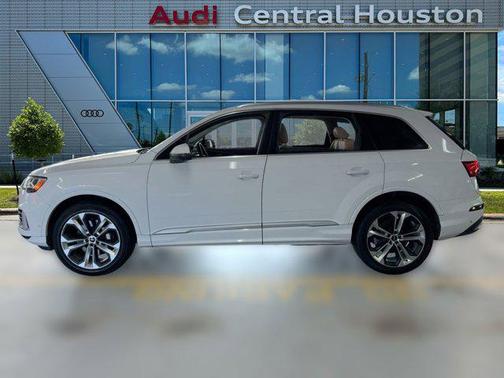 2022 Audi Q7 55 Premium Plus