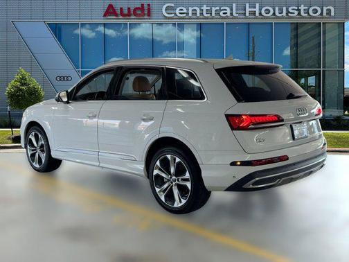 2022 Audi Q7 55 Premium Plus