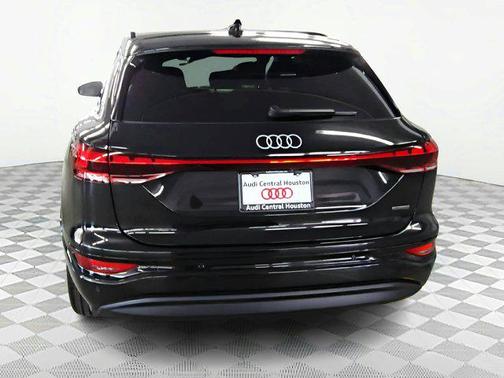 2025 Audi Q6 e-tron Premium quattro