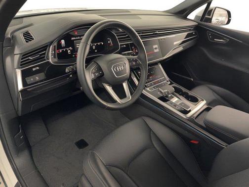 2025 Audi Q7 45 Premium Plus