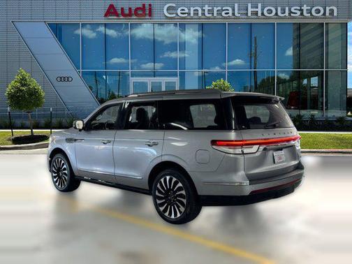 2022 Lincoln Navigator Black Label