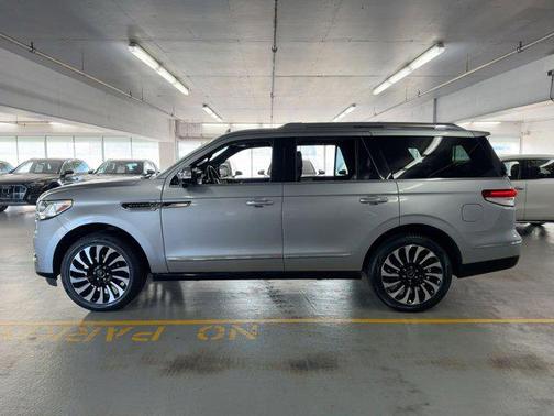 2022 Lincoln Navigator Black Label