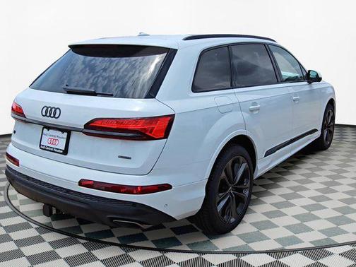 2025 Audi Q7 55 Premium Plus