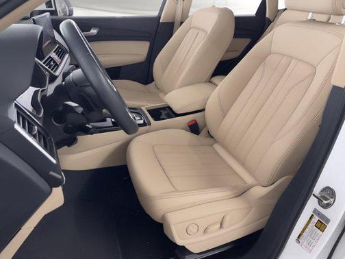 Ibis White 2023 Audi Q5 40 Premium