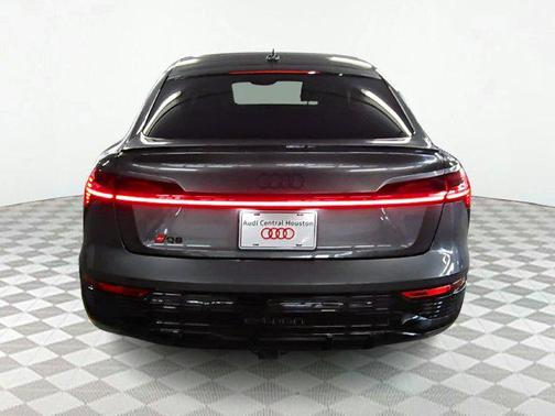 2024 Audi Q8 e-tron Prestige