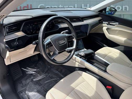 2021 Audi e-tron Premium Plus