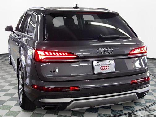 2025 Audi Q7 45 Premium Plus