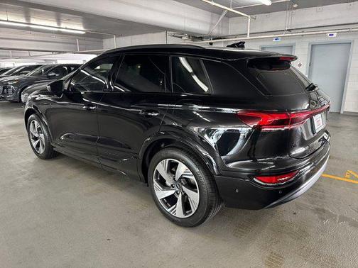 2025 Audi Q6 e-tron Prestige quattro