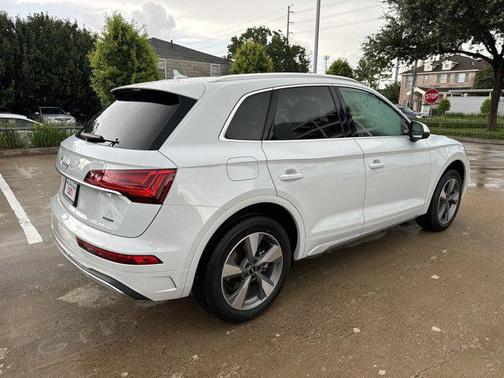2022 Audi Q5 40 Premium