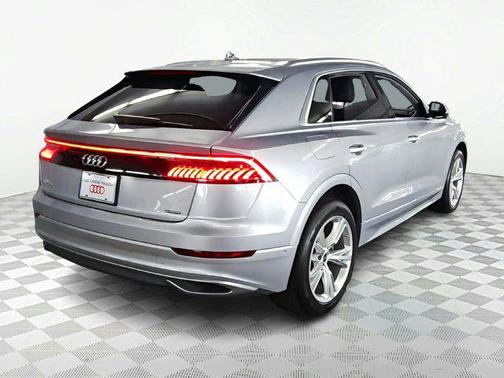 2022 Audi Q8 55 Premium Plus