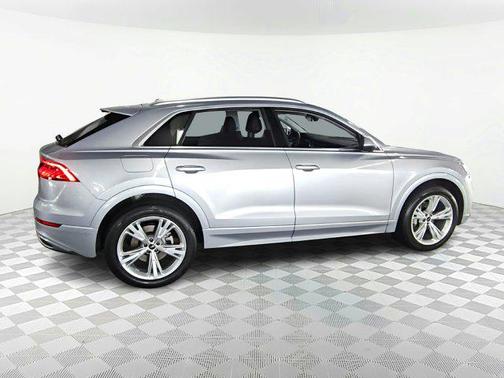2022 Audi Q8 55 Premium Plus