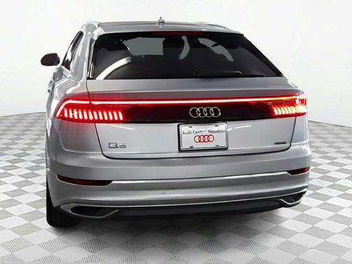 2022 Audi Q8 55 Premium Plus
