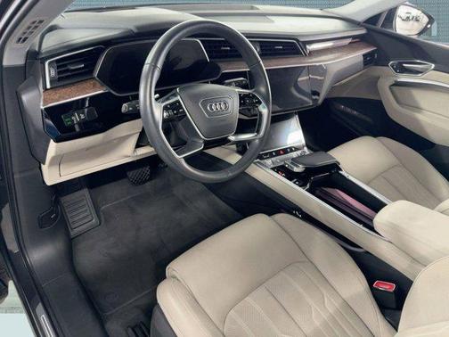 2019 Audi e-tron Premium Plus
