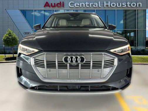 2019 Audi e-tron Premium Plus