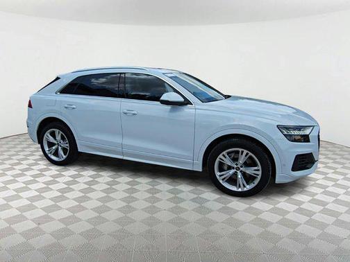 2023 Audi Q8 55 Premium Plus