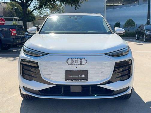 2025 Audi Q6 e-tron Premium Plus quattro