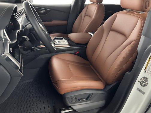 2023 Audi Q8 55 Premium Plus