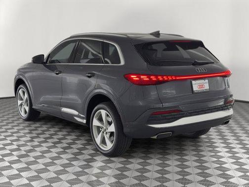 Tambora Gray Metallic 2026 Audi Q5 Premium Plus TFSI quattro S tronic