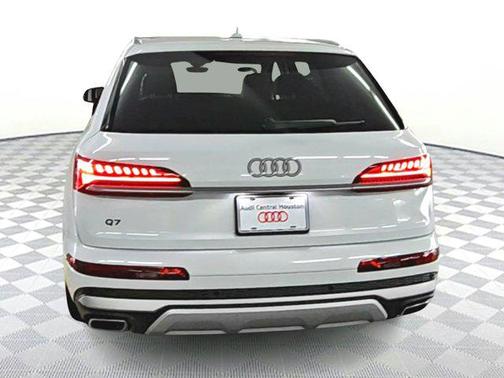 2025 Audi Q7 45 Premium Plus