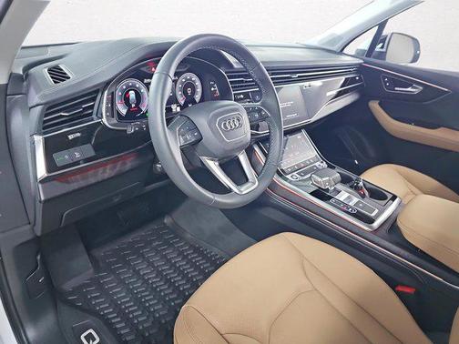 2025 Audi Q7 45 Premium Plus