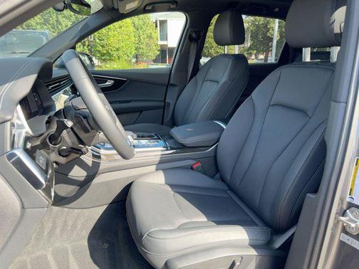 2025 Audi Q7 45 Premium Plus