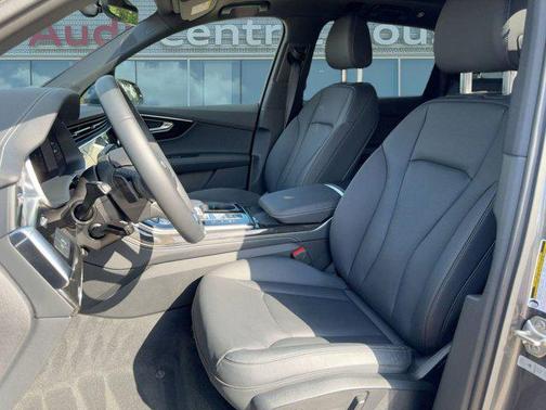 2025 Audi Q7 45 Premium Plus