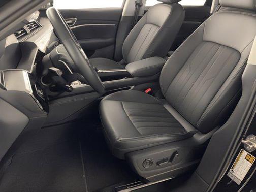 2022 Audi e-tron Premium Plus