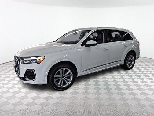 2025 Audi Q7 45 Premium Plus