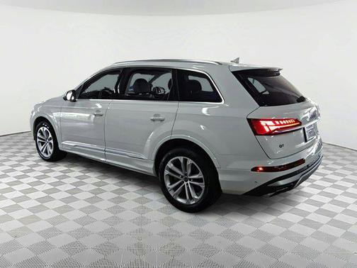 2025 Audi Q7 45 Premium Plus