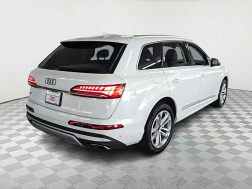 2025 Audi Q7 45 Premium Plus