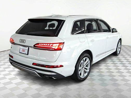 2025 Audi Q7 45 Premium Plus