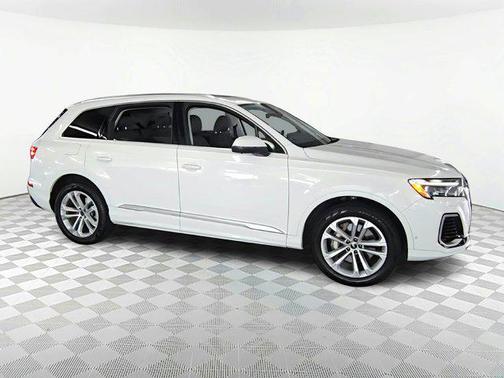 2025 Audi Q7 45 Premium Plus