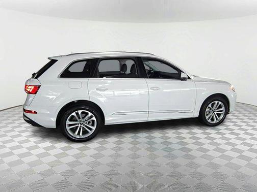 2025 Audi Q7 45 Premium Plus