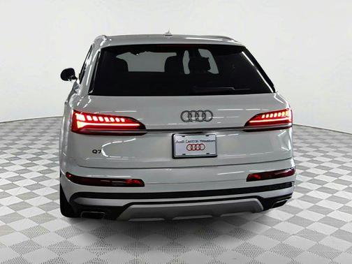 2025 Audi Q7 45 Premium Plus