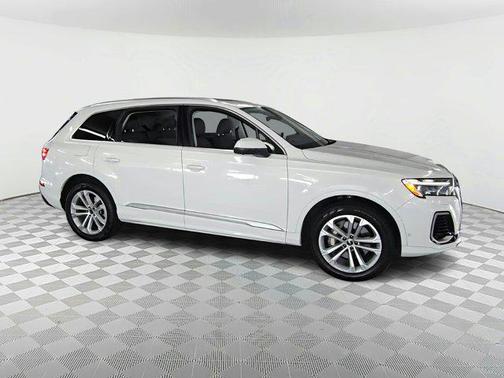 2025 Audi Q7 45 Premium Plus