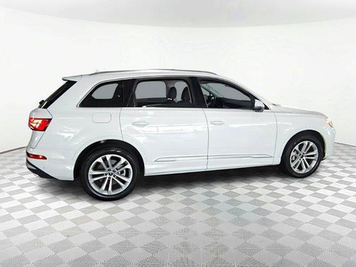 2025 Audi Q7 45 Premium Plus