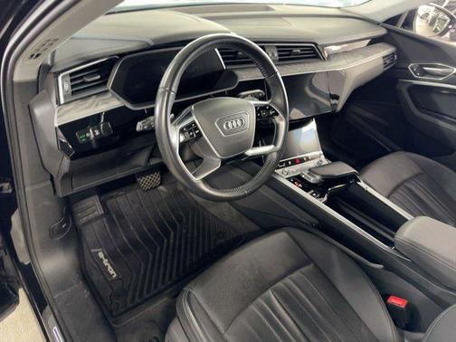 2021 Audi e-tron Premium Plus