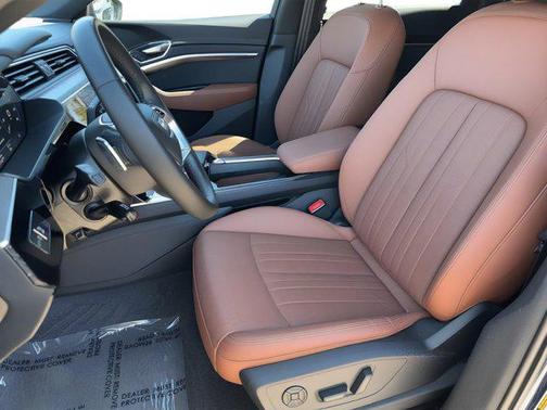 2022 Audi e-tron Premium Plus