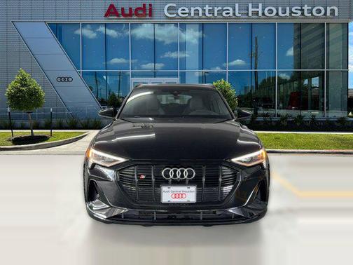 2022 Audi e-tron S Prestige