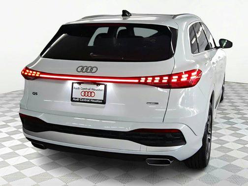 2025 Audi Q5 Premium