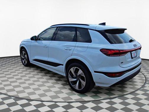 2025 Audi Q6 e-tron Premium Plus quattro