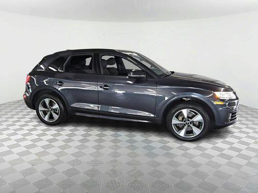 2020 Audi Q5 45 Titanium Premium
