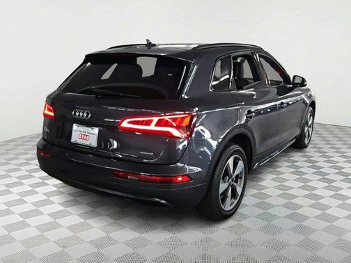 2020 Audi Q5 45 Titanium Premium