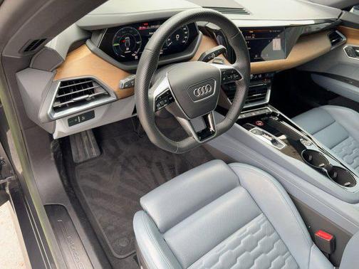 2023 Audi e-tron GT Premium Plus quattro