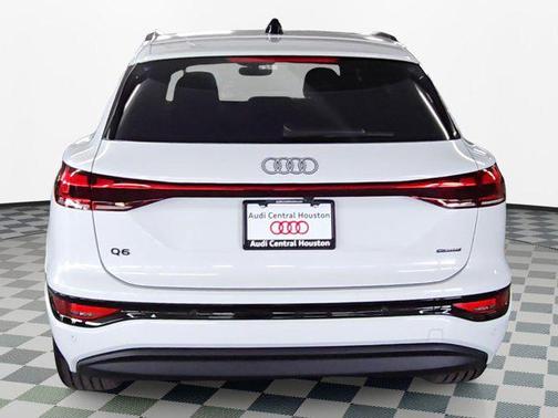2025 Audi Q6 e-tron Premium Plus quattro