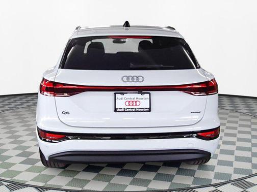 2025 Audi Q6 e-tron Premium Plus quattro