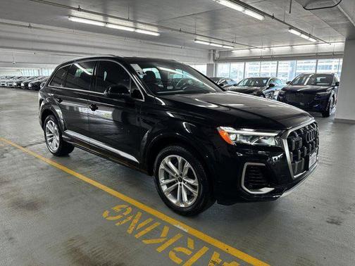 2025 Audi Q7 55 Premium Plus