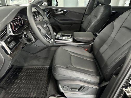 2025 Audi Q7 55 Premium Plus