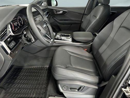 2025 Audi Q7 55 Premium Plus