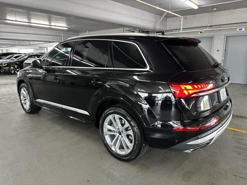 2025 Audi Q7 55 Premium Plus